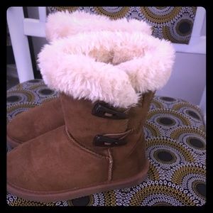 Brand new sheepskin 2-button boots